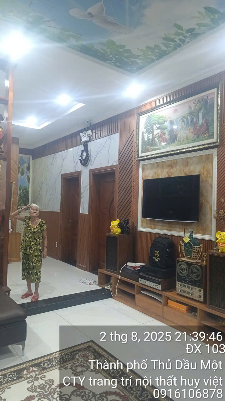 Bí Quyết Biến Mọi Bức Tường Thành Tuyệt Tác – Tấm Nhựa Ốp Tường Huy Việt Gây Sốt Năm 2025!